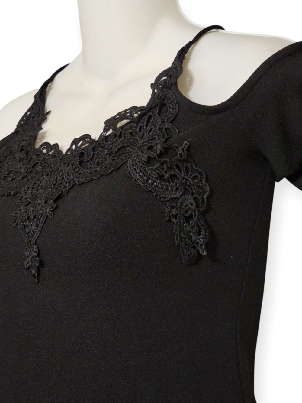 NWT Miss Selfridge Cold Shoulder Mini Dress Women’s Size 4 Black Lace V-Neck - Picture 7 of 13